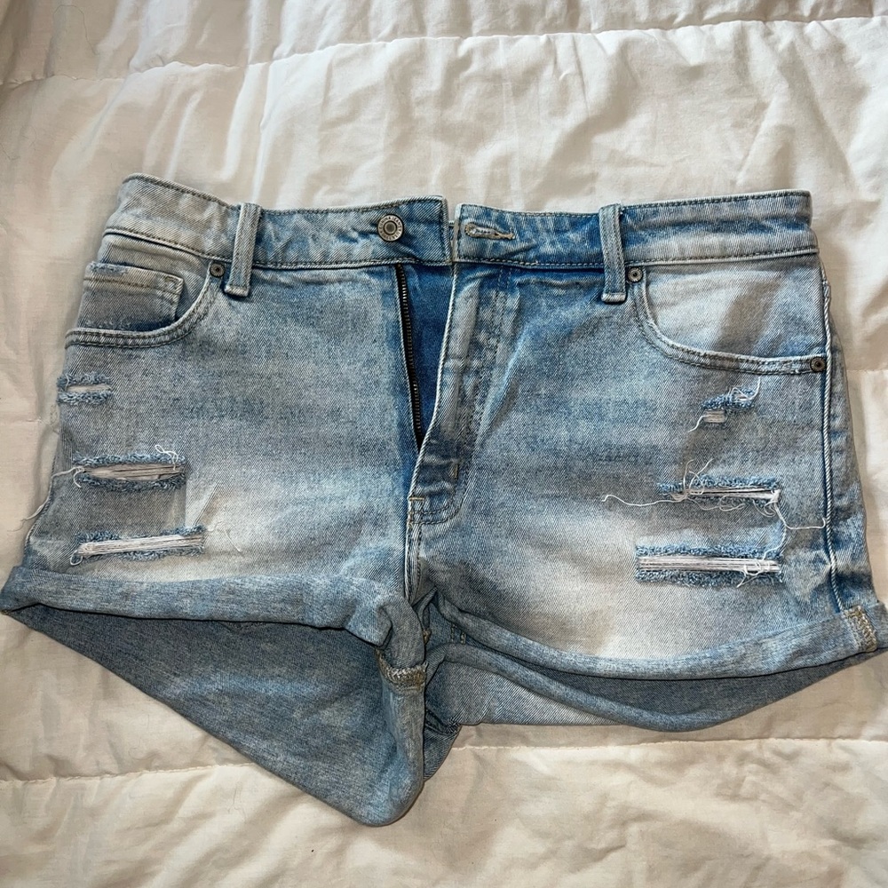 DISCOUNTED SHIPPING ON ALL ITEMS
 High waisted super stretch shorts
Size L